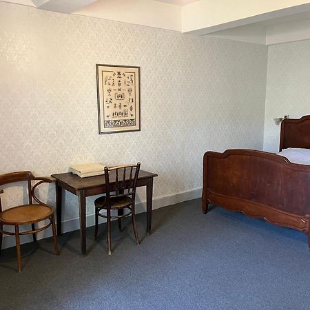 Domaine De L'Amiral Bed & Breakfast Saint-Laurent-du-Pape Bagian luar foto