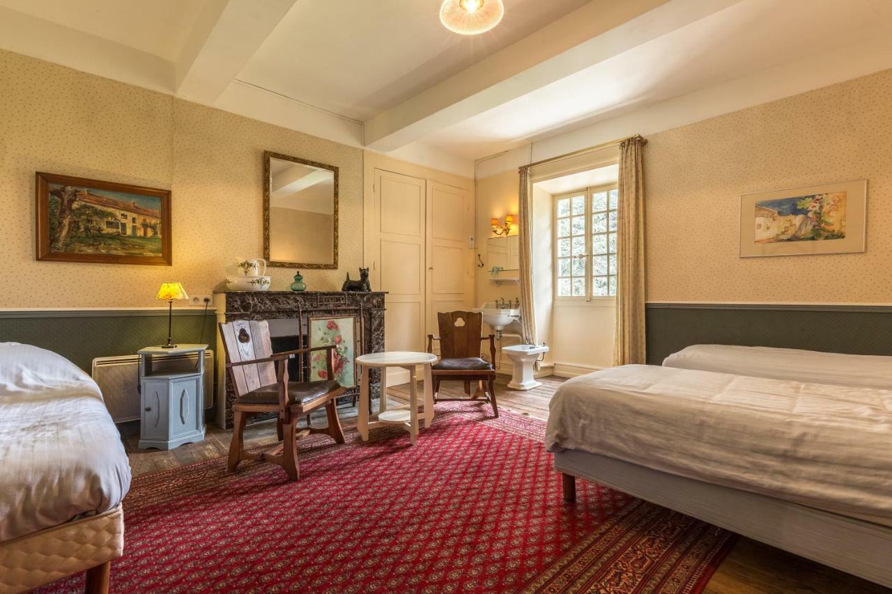 Domaine De L'Amiral Bed & Breakfast Saint-Laurent-du-Pape Bagian luar foto