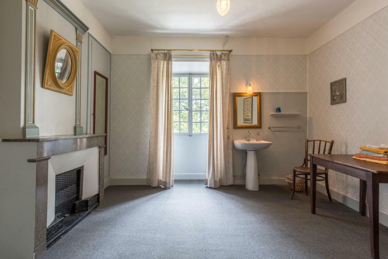 Domaine De L'Amiral Bed & Breakfast Saint-Laurent-du-Pape Bagian luar foto