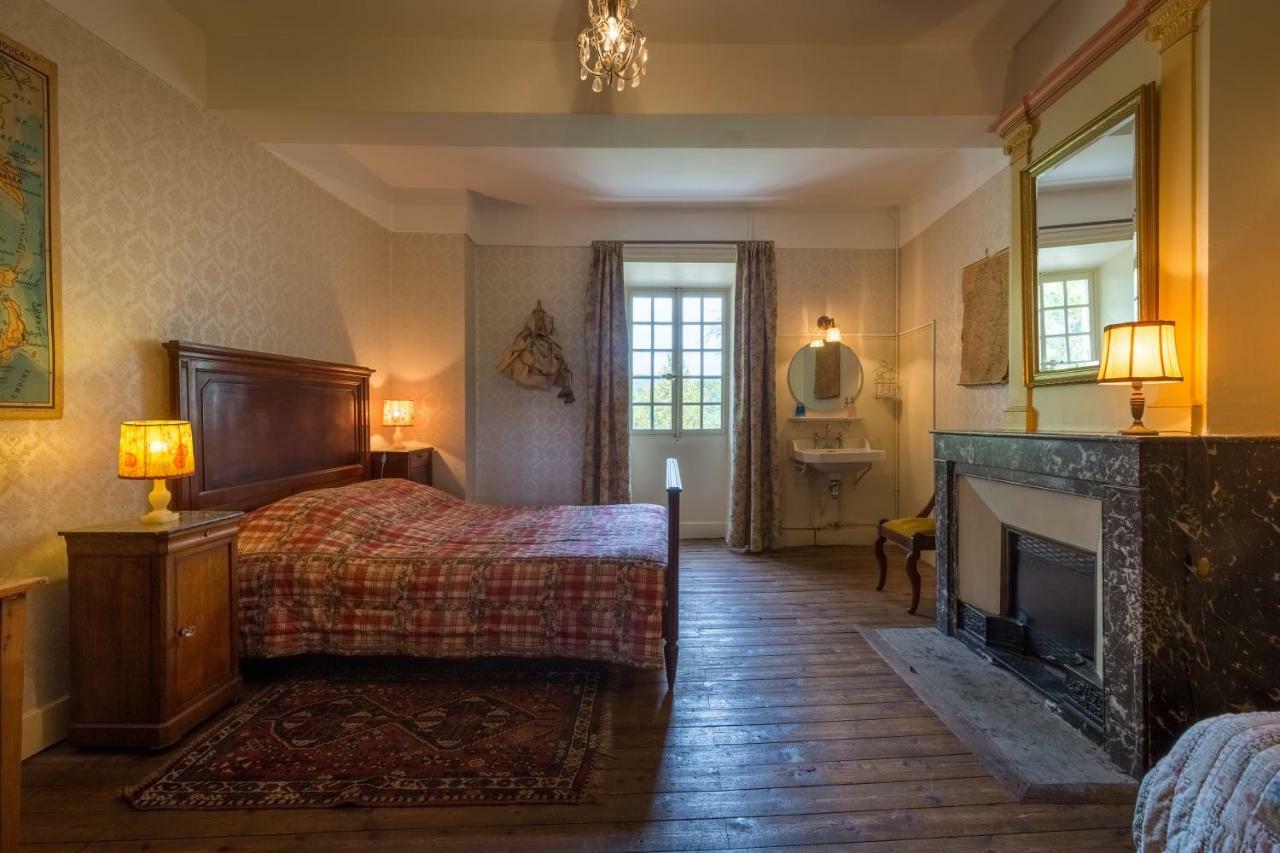 Domaine De L'Amiral Bed & Breakfast Saint-Laurent-du-Pape Bagian luar foto